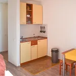 Pet Friendly In Apartamento Turanj