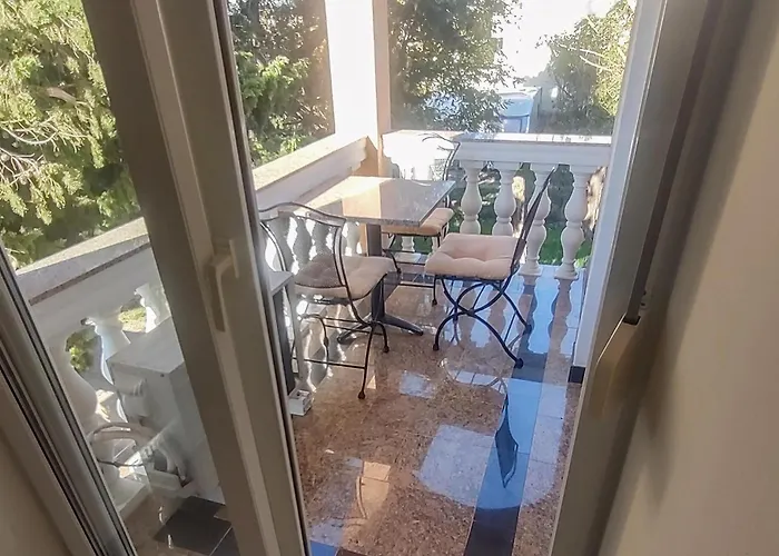 Awesome In With House Sea View Apartment