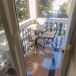 Awesome In With House Sea View Apartman